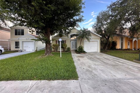 Villa ou maison à louer à Miami, Floride: 3 chambres, 110.09 m2 № 1932306 - photo 1