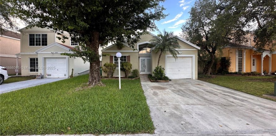 Villa ou maison à Miami, Floride 3 chambres, 110.09 m2 № 1932306