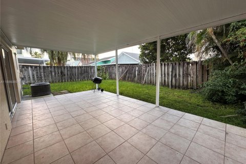 Villa ou maison à louer à Miami, Floride: 3 chambres, 110.09 m2 № 1932306 - photo 18