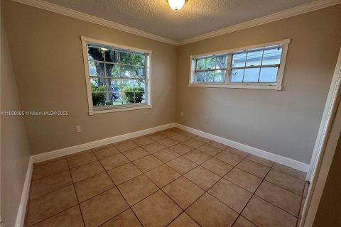 Villa ou maison à louer à Miami, Floride: 3 chambres, 110.09 m2 № 1932306 - photo 5