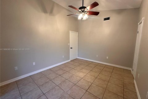 Villa ou maison à louer à Miami, Floride: 3 chambres, 110.09 m2 № 1932306 - photo 15