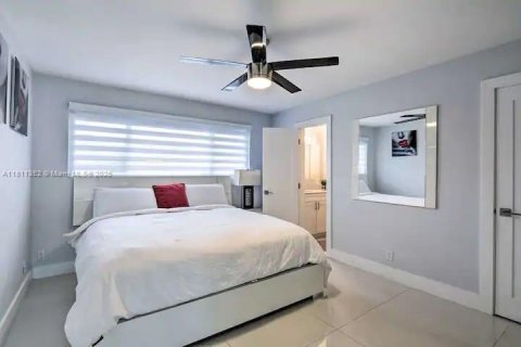 Casa en venta en Hialeah, Florida, 6 dormitorios, 229.38 m2 № 1768583 - foto 13