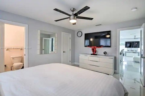 Casa en venta en Hialeah, Florida, 6 dormitorios, 229.38 m2 № 1768583 - foto 14