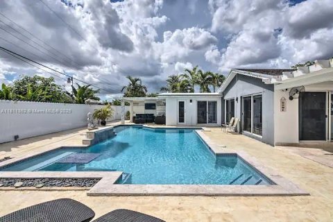 Casa en venta en Hialeah, Florida, 6 dormitorios, 229.38 m2 № 1768583 - foto 27