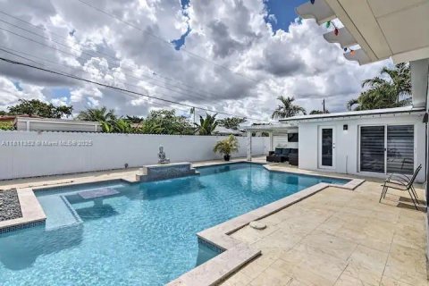 Casa en venta en Hialeah, Florida, 6 dormitorios, 229.38 m2 № 1768583 - foto 23