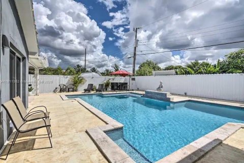 Casa en venta en Hialeah, Florida, 6 dormitorios, 229.38 m2 № 1768583 - foto 26