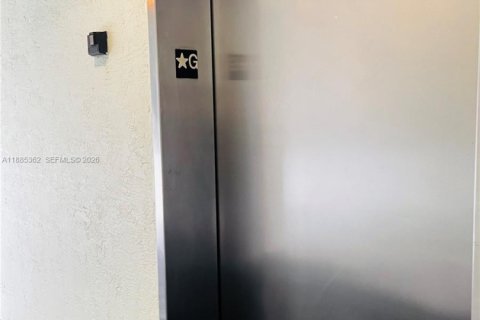 Condo in Doral, Florida, 1 bedroom  № 2052868 - photo 10