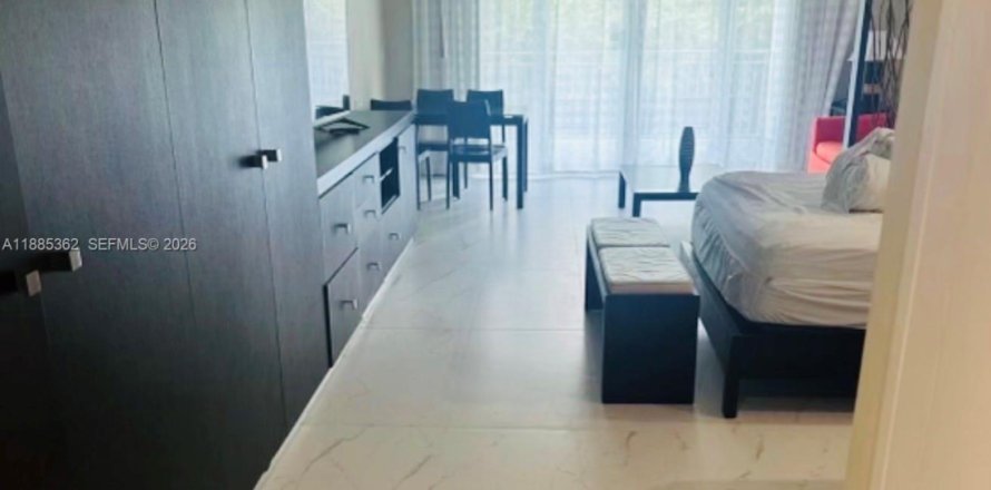 Condo in Doral, Florida, 1 bedroom  № 2052868