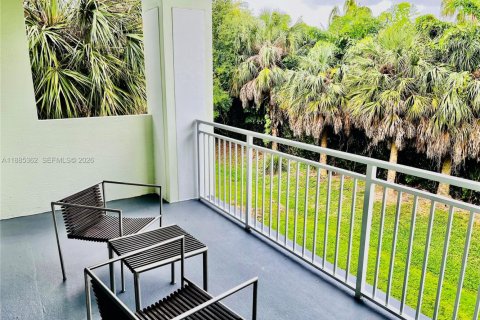Condo in Doral, Florida, 1 bedroom  № 2052868 - photo 12