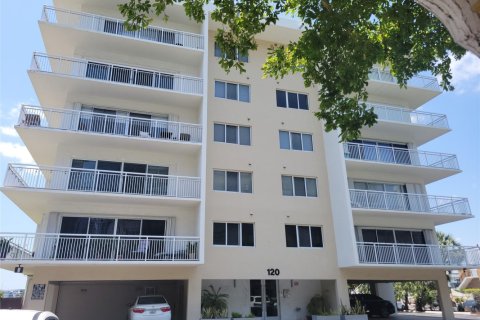 Copropriété à vendre à Hallandale Beach, Floride: 2 chambres, 100.33 m2 № 1209152 - photo 1