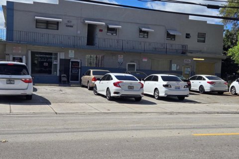 Commercial property in Dania Beach, Florida № 2187401