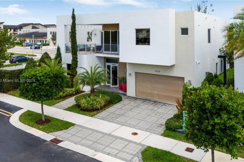Купить виллу или дом в Дорал, Флорида 4 спальни, 336.68м2, № 1705769 - фото 1