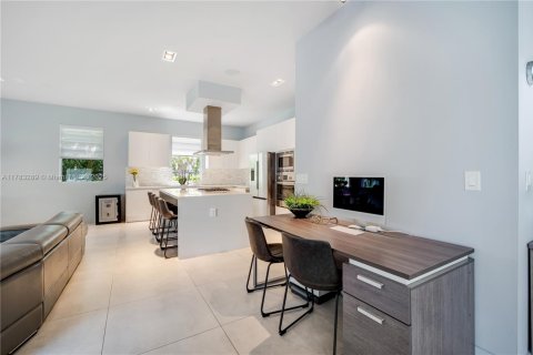Купить виллу или дом в Дорал, Флорида 4 спальни, 336.68м2, № 1705769 - фото 21