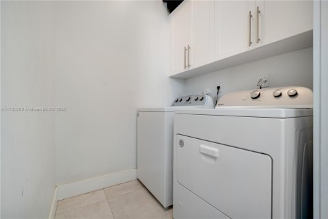 Купить виллу или дом в Дорал, Флорида 4 спальни, 336.68м2, № 1705769 - фото 7