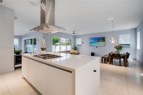 Купить виллу или дом в Дорал, Флорида 4 спальни, 336.68м2, № 1705769 - фото 26