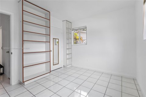 House in Miami, Florida 4 bedrooms, 156.73 sq.m. № 1896702 - photo 23