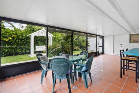House in Miami, Florida 4 bedrooms, 156.73 sq.m. № 1896702 - photo 26