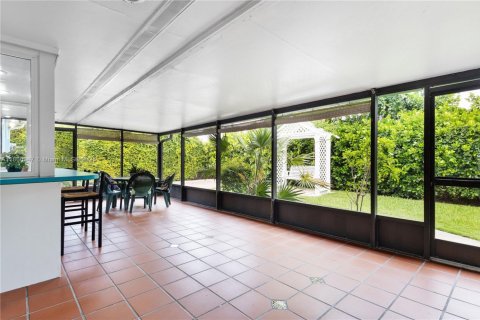 House in Miami, Florida 4 bedrooms, 156.73 sq.m. № 1896702 - photo 27
