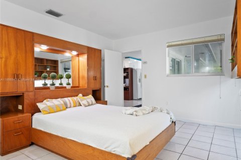 House in Miami, Florida 4 bedrooms, 156.73 sq.m. № 1896702 - photo 18
