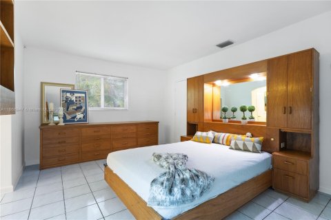 House in Miami, Florida 4 bedrooms, 156.73 sq.m. № 1896702 - photo 16