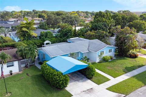 House in Miami, Florida 4 bedrooms, 156.73 sq.m. № 1896702 - photo 30