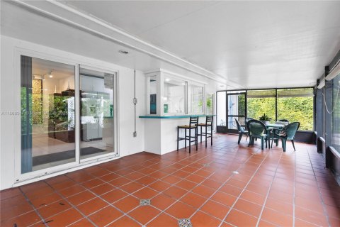 House in Miami, Florida 4 bedrooms, 156.73 sq.m. № 1896702 - photo 25