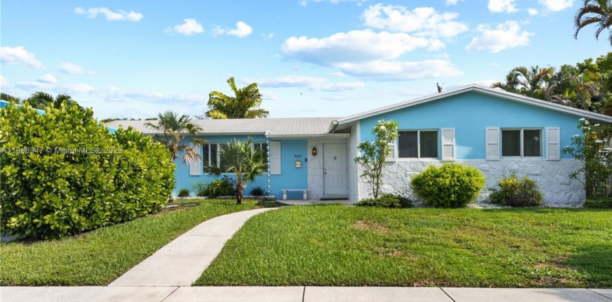 House in Miami, Florida 4 bedrooms, 156.73 sq.m. № 1896702