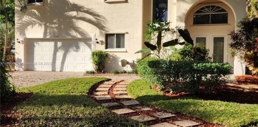 Casa en Cooper City, Florida 3 dormitorios, 189.52 m2 № 1954122