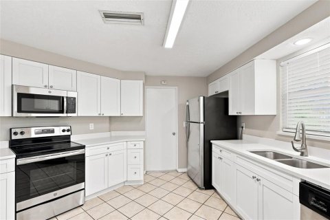 Villa ou maison à vendre à Nokomis, Floride: 3 chambres, 208.75 m2 № 2285356 - photo 4
