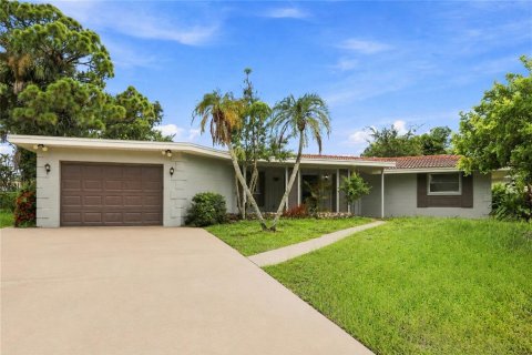House in Nokomis, Florida 3 bedrooms, 208.75 sq.m. № 2285356
