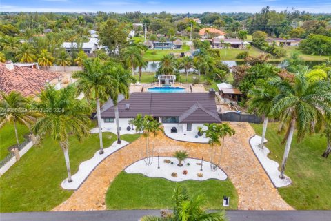 Casa en Miramar, Florida 4 dormitorios, 213.49 m2 № 2011390
