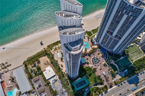 Condominio en Sunny Isles Beach, Florida, 1 dormitorio  № 2076831