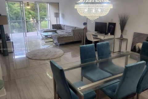 Copropriété à vendre à Miami, Floride: 2 chambres, 155.52 m2 № 1857392 - photo 13
