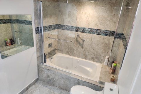 Copropriété à vendre à Miami, Floride: 2 chambres, 155.52 m2 № 1857392 - photo 27