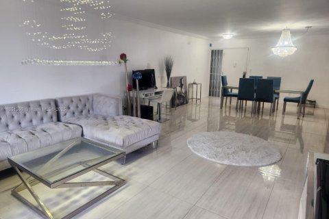 Copropriété à vendre à Miami, Floride: 2 chambres, 155.52 m2 № 1857392 - photo 9