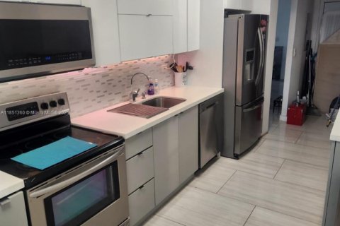 Copropriété à vendre à Miami, Floride: 2 chambres, 155.52 m2 № 1857392 - photo 1