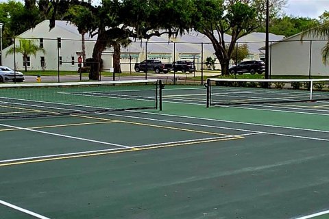 Townhouse in New Smyrna Beach, Florida 2 bedrooms, 192.77 sq.m. № 2196011 - photo 4