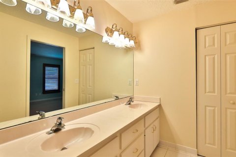 Townhouse in New Smyrna Beach, Florida 2 bedrooms, 192.77 sq.m. № 2196011 - photo 30