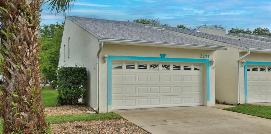 Townhouse in New Smyrna Beach, Florida 2 bedrooms, 192.77 sq.m. № 2196011