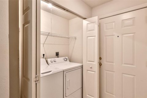 Townhouse in New Smyrna Beach, Florida 2 bedrooms, 192.77 sq.m. № 2196011 - photo 11