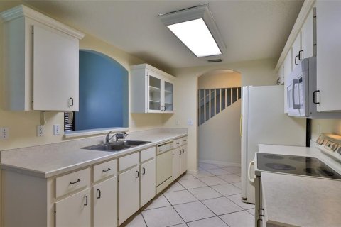 Townhouse in New Smyrna Beach, Florida 2 bedrooms, 192.77 sq.m. № 2196011 - photo 18