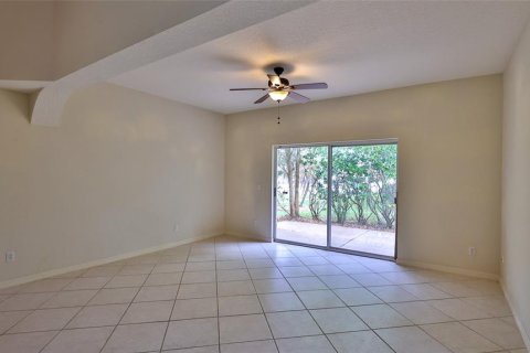 Townhouse in New Smyrna Beach, Florida 2 bedrooms, 192.77 sq.m. № 2196011 - photo 8