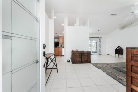 House in Port Charlotte, Florida 3 bedrooms, 139.91 sq.m. № 1893911 - photo 6