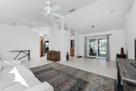 House in Port Charlotte, Florida 3 bedrooms, 139.91 sq.m. № 1893911 - photo 9