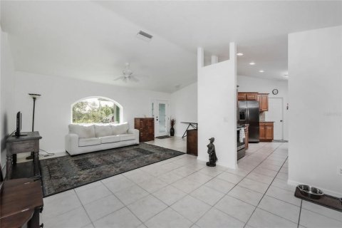 House in Port Charlotte, Florida 3 bedrooms, 139.91 sq.m. № 1893911 - photo 13