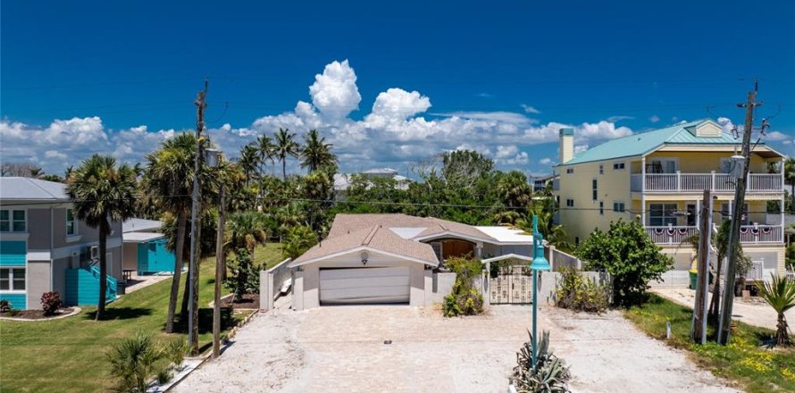 House in Englewood, Florida 3 bedrooms, 188.22 sq.m. № 1857962