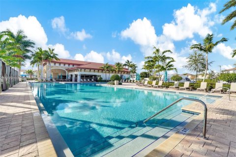 Adosado en venta en Hialeah, Florida, 3 dormitorios, 137.77 m2 № 2045577 - foto 23