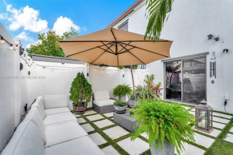 Adosado en venta en Hialeah, Florida, 3 dormitorios, 137.77 m2 № 2045577 - foto 18