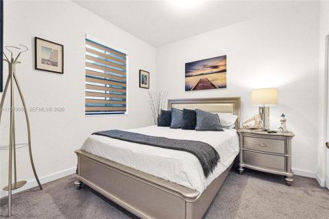 Adosado en venta en Hialeah, Florida, 3 dormitorios, 137.77 m2 № 2045577 - foto 16