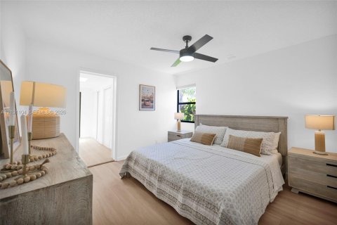 House in Oakland Park, Florida 3 bedrooms, 94.39 sq.m. № 2401332 - photo 30